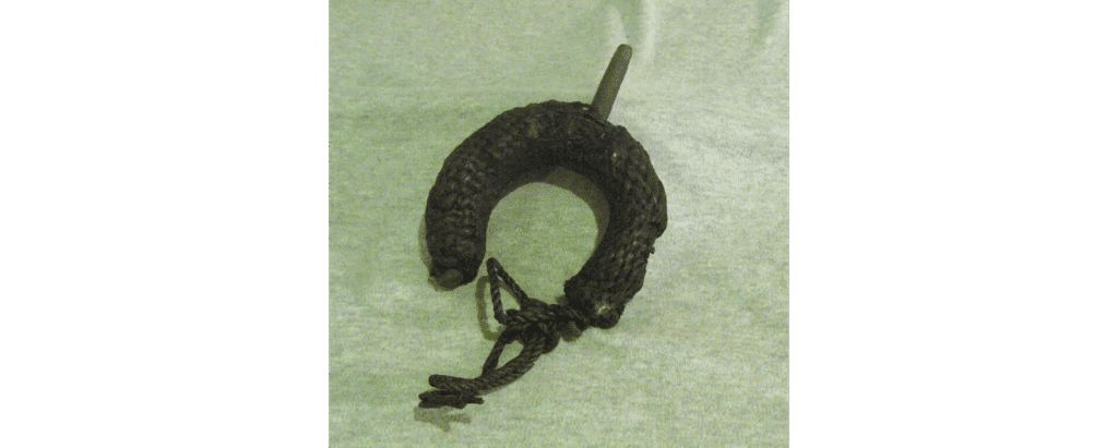 New Bedford Whaling Museum. Oarlock. Object Number 2001.100.10127.